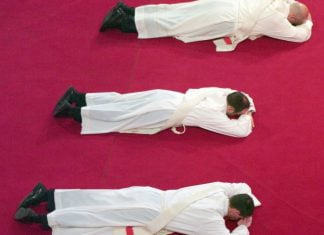 Unverfroren oder aufgetaut? Deutsche Amtskirchen und ihre Obergrenzen