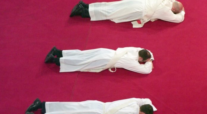 Unverfroren oder aufgetaut? Deutsche Amtskirchen und ihre Obergrenzen