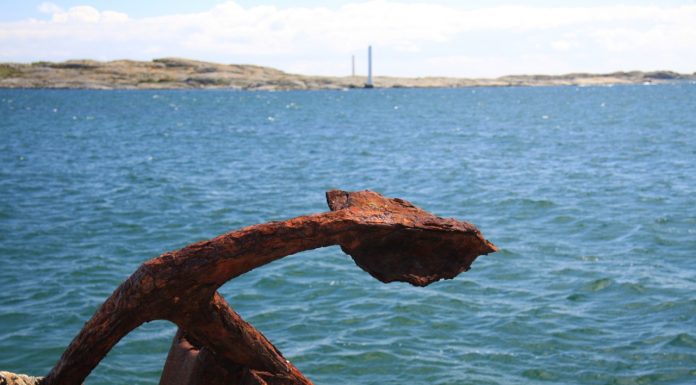 Propaganda mit Kobra-Effekt und Wandzeitung