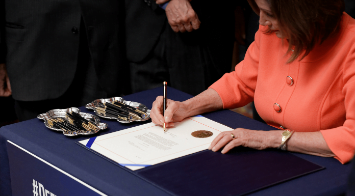 Impeachment – ein Theaterstück für zwölf Stifte