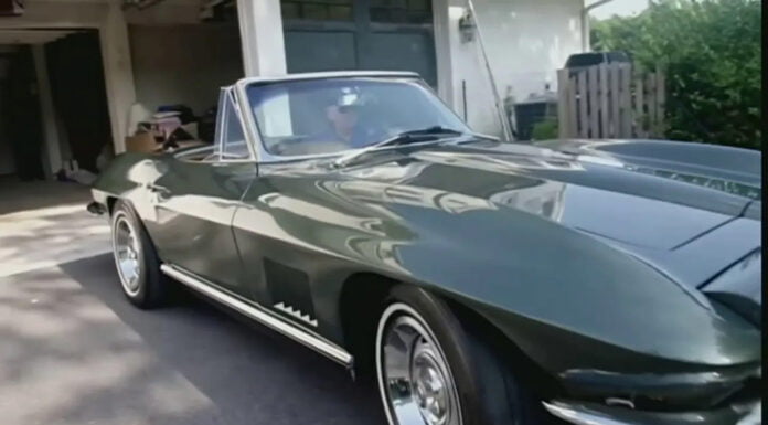 Grüne Corvette und weiße Weste